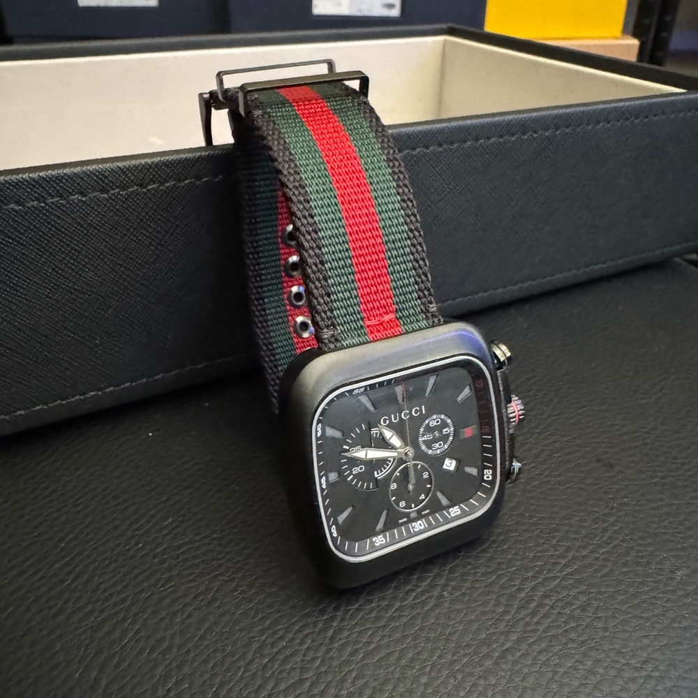 Gucci Mens 42mm Leather Watch YA133206